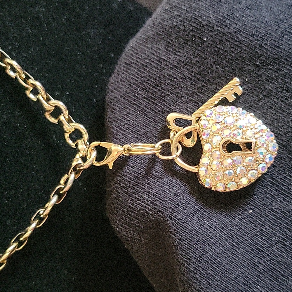Goldtone Key 2 my heart necklace with pendant